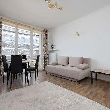 Spacious Family With Air Conditioning In Downtown By Renters דירה