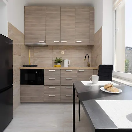 Spacious Family With Air Conditioning In Downtown By Renters *