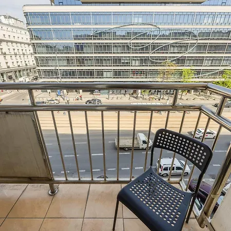 Spacious Family With Air Conditioning In Downtown By Renters דירה *